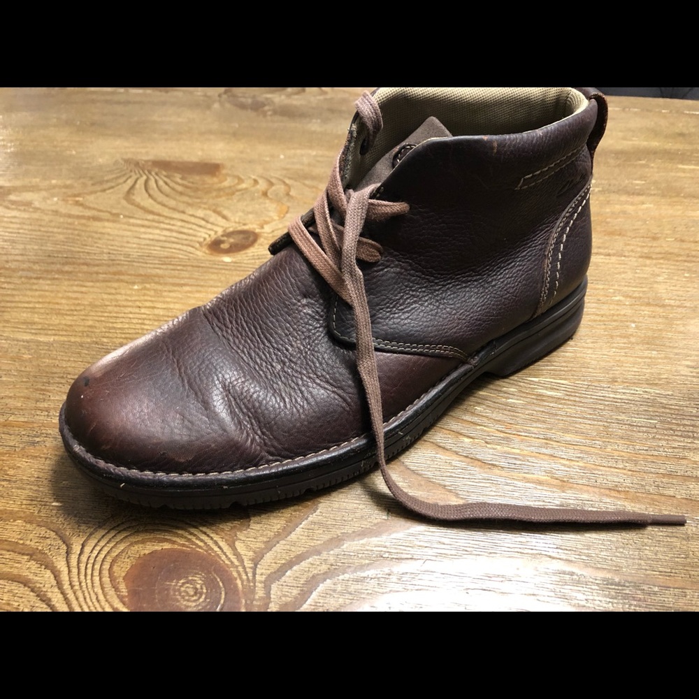Clark’s chukka boots brown size 9 (L107)